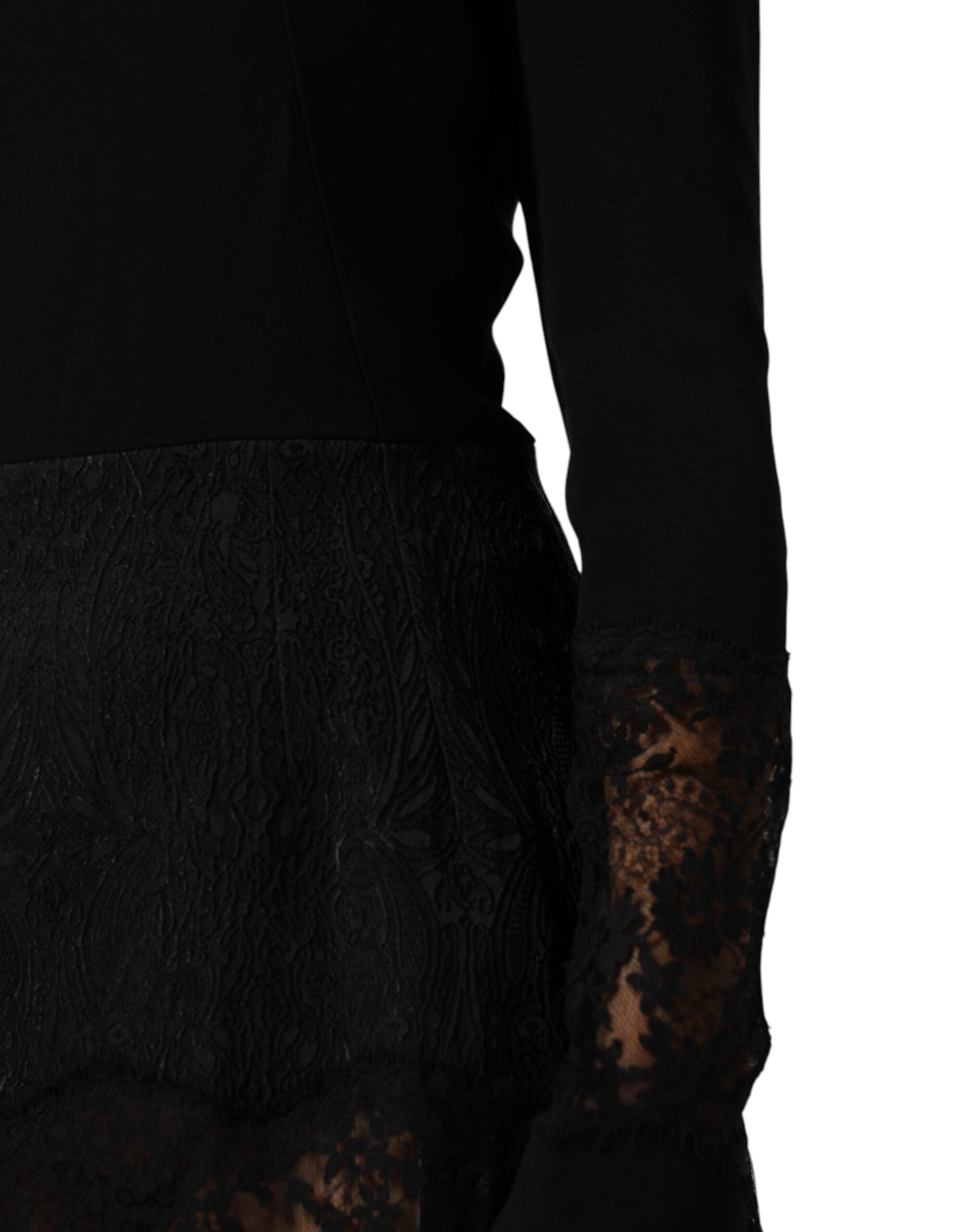 فستان دولتشي آند غابانا الأسود ذو التصميم A مع حواف من الدانتيل المزهر