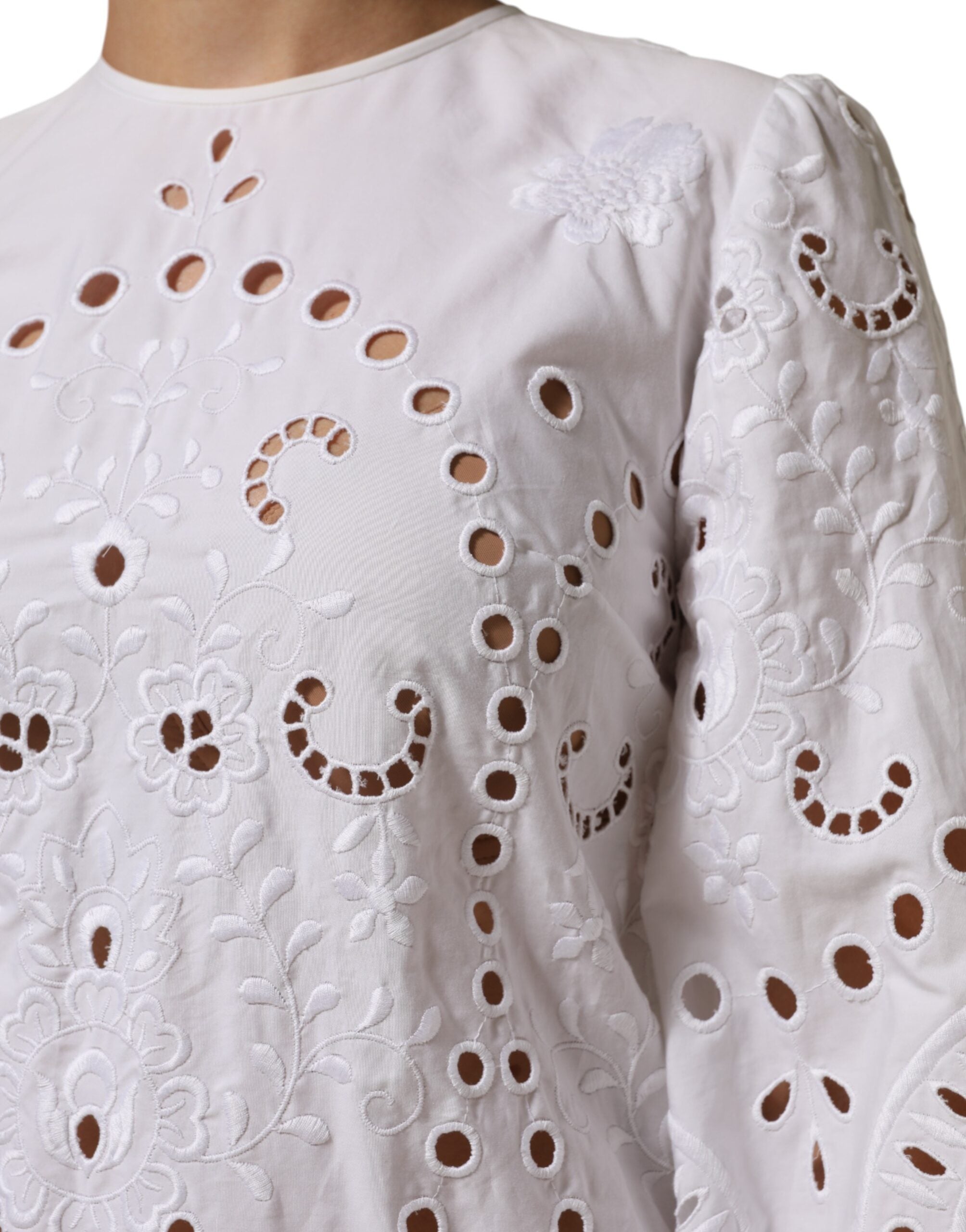 فستان دولتشي آند غابانا قصير أبيض بفتحة على شكل حرف A