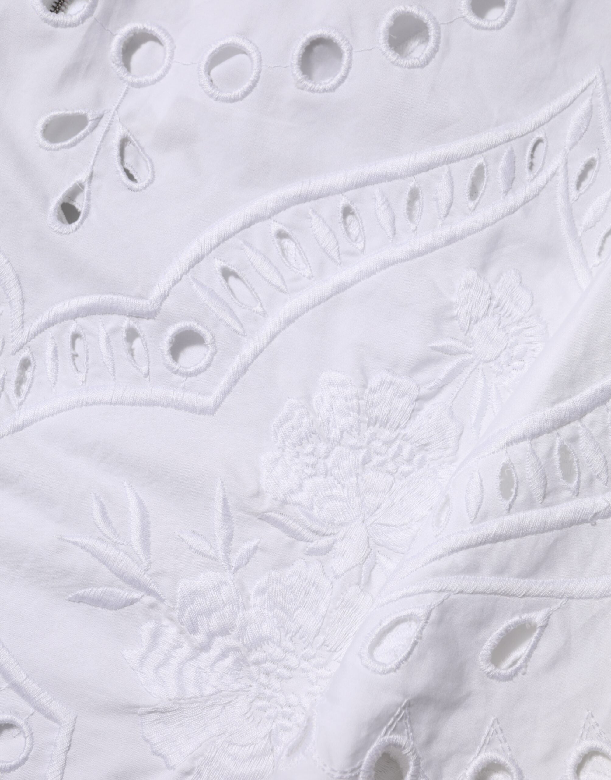 فستان دولتشي آند غابانا قصير أبيض بفتحة على شكل حرف A