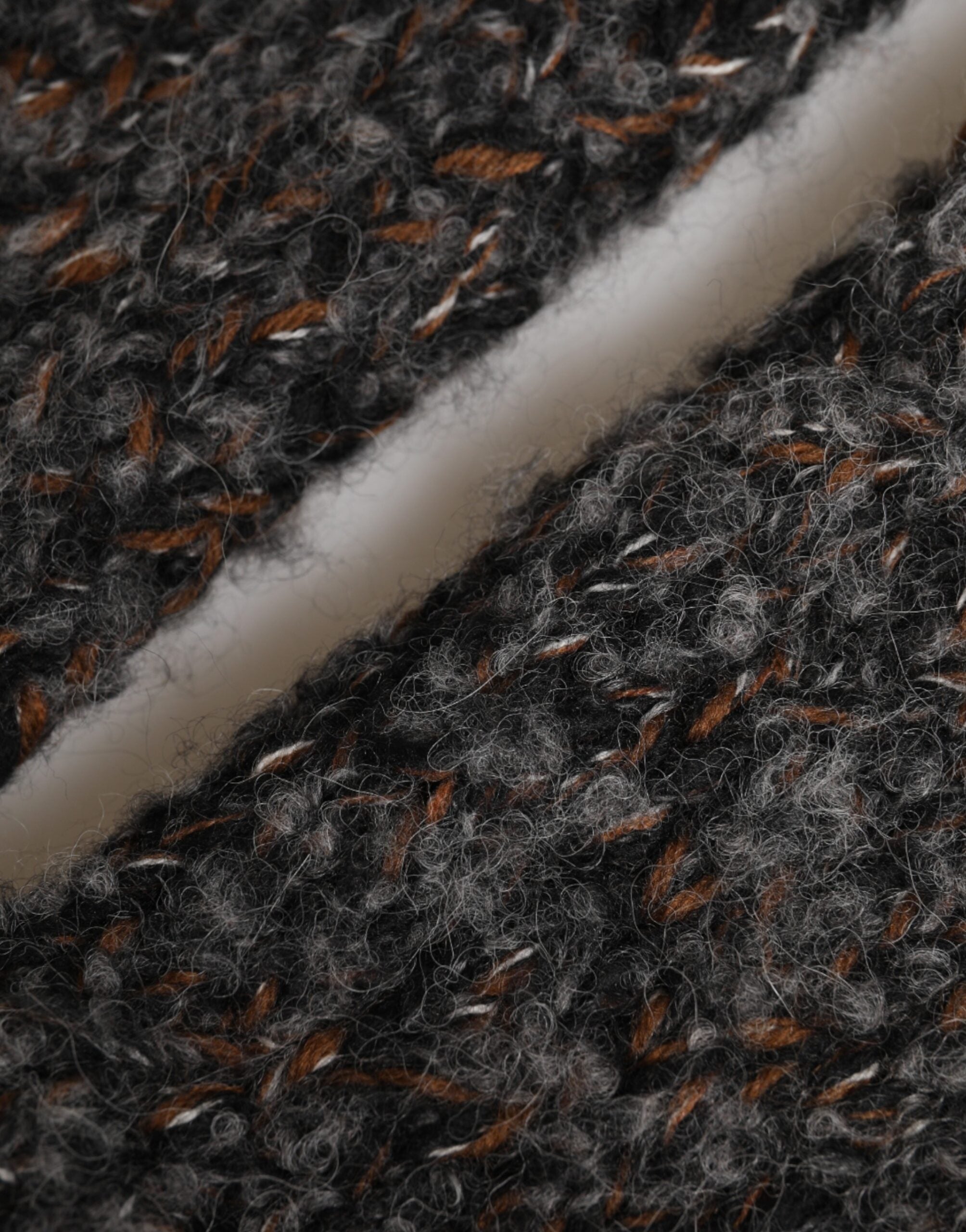 قفازات رجالية محبوكة من صوف عذراء رمادي اللون بدون أصابع من دولتشي آند غابانا