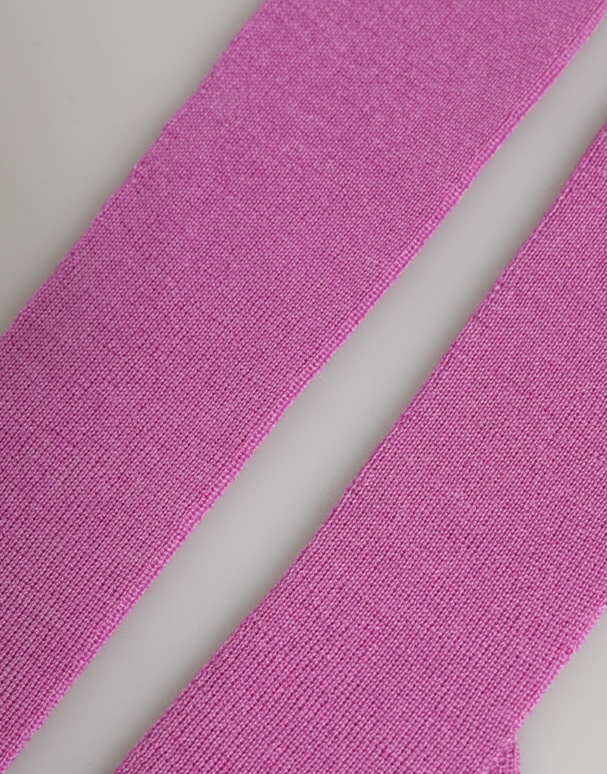 قفازات دولتشي آند غابانا الوردية الصوفية بدون أصابع بطول الكوع