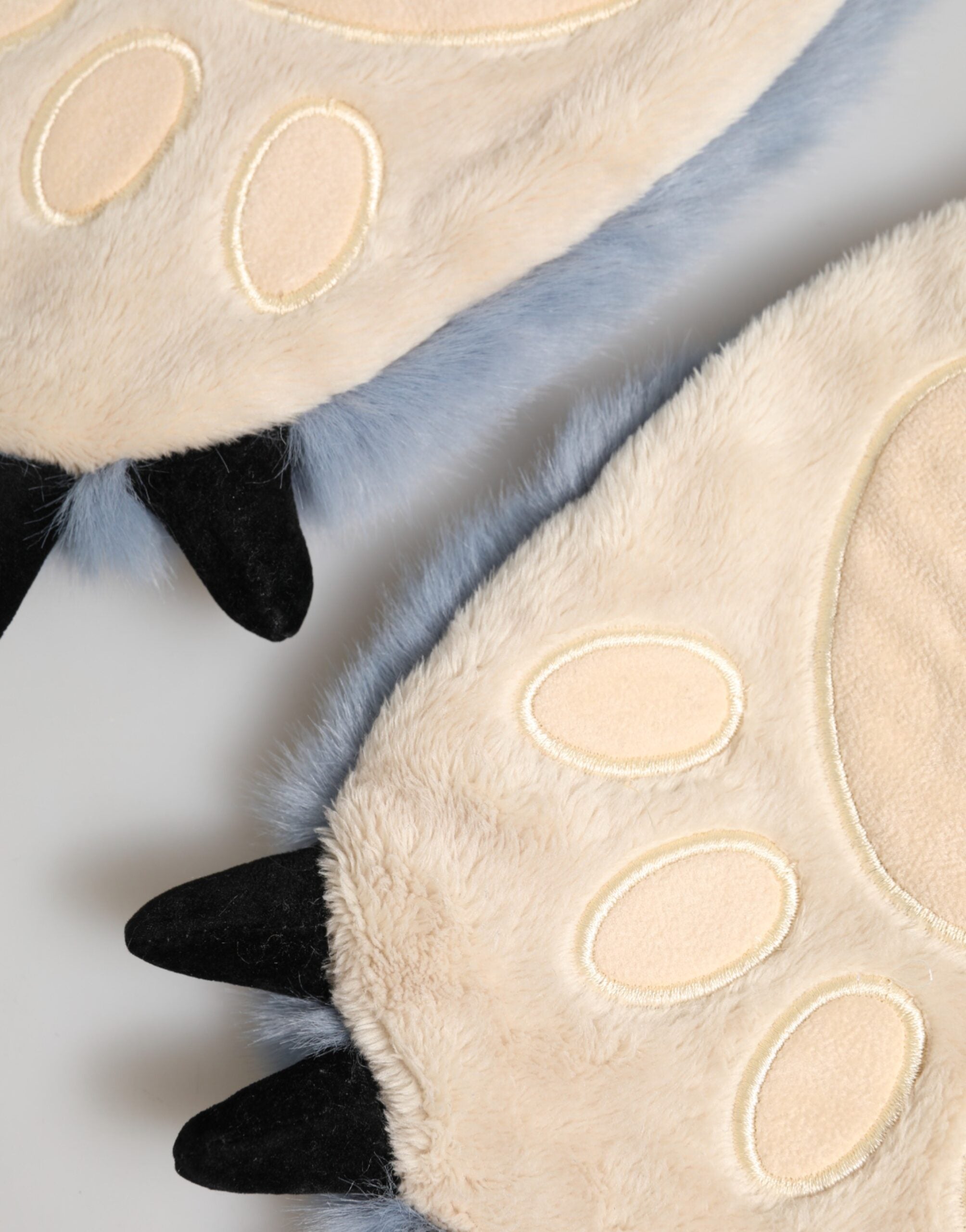 قفازات معصم من الفرو الأكريليكي المحبوك باللون الأزرق من دولتشي آند غابانا