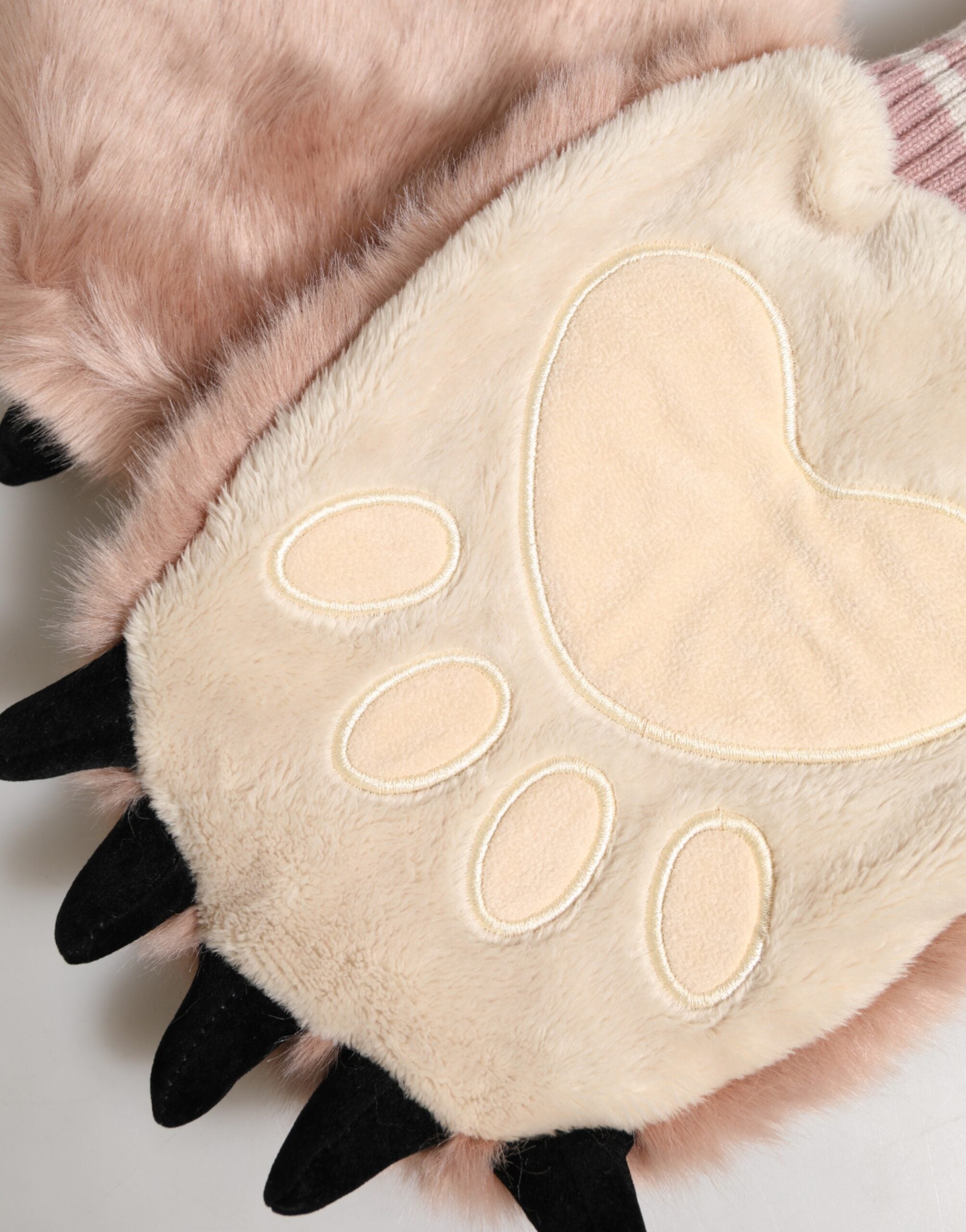 قفازات دولتشي آند غابانا بنية اللون من الفرو الأكريليكي المحبوك