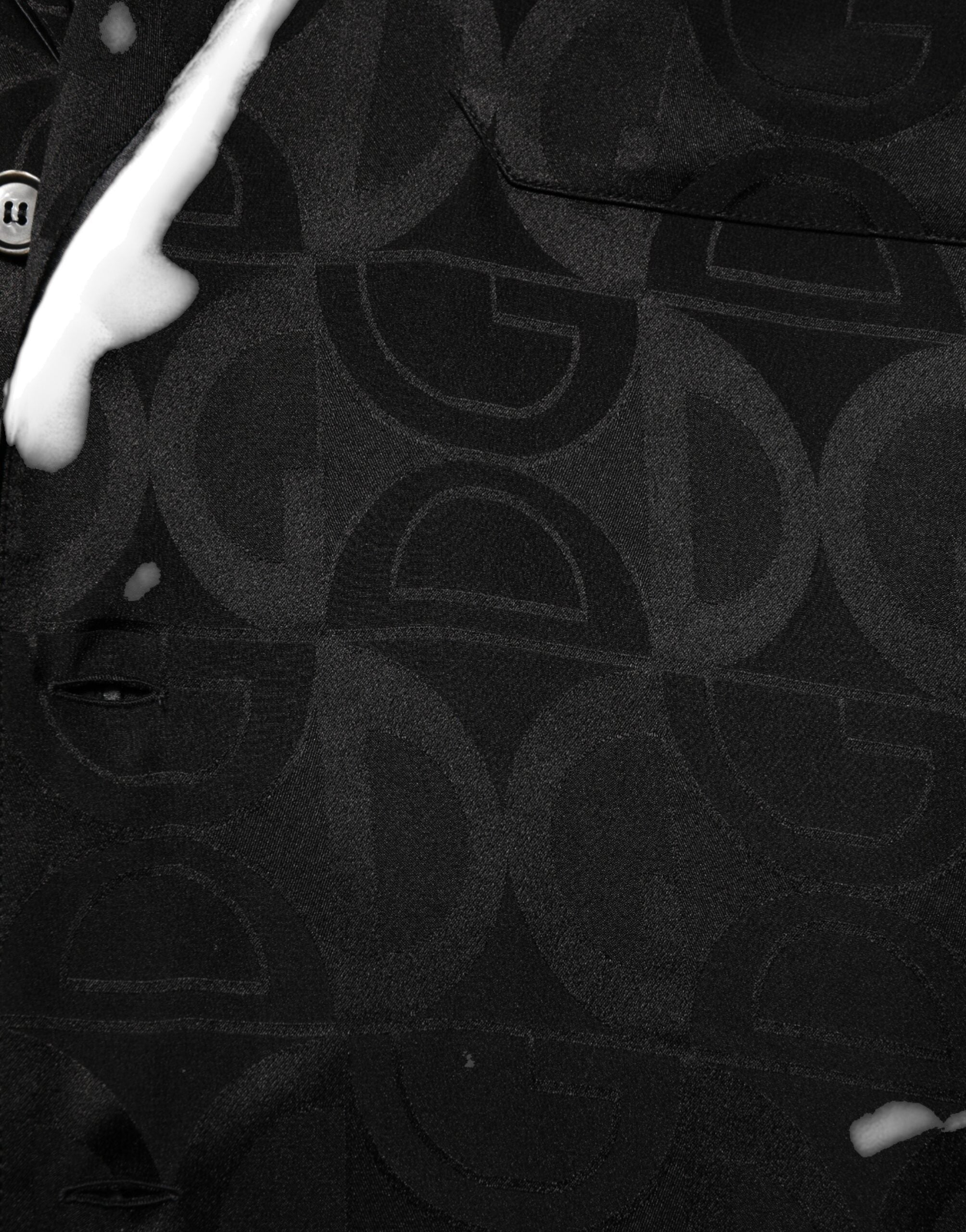 قميص رجالي من دولتشي آند غابانا أسود بأكمام طويلة وشعار DG من الحرير