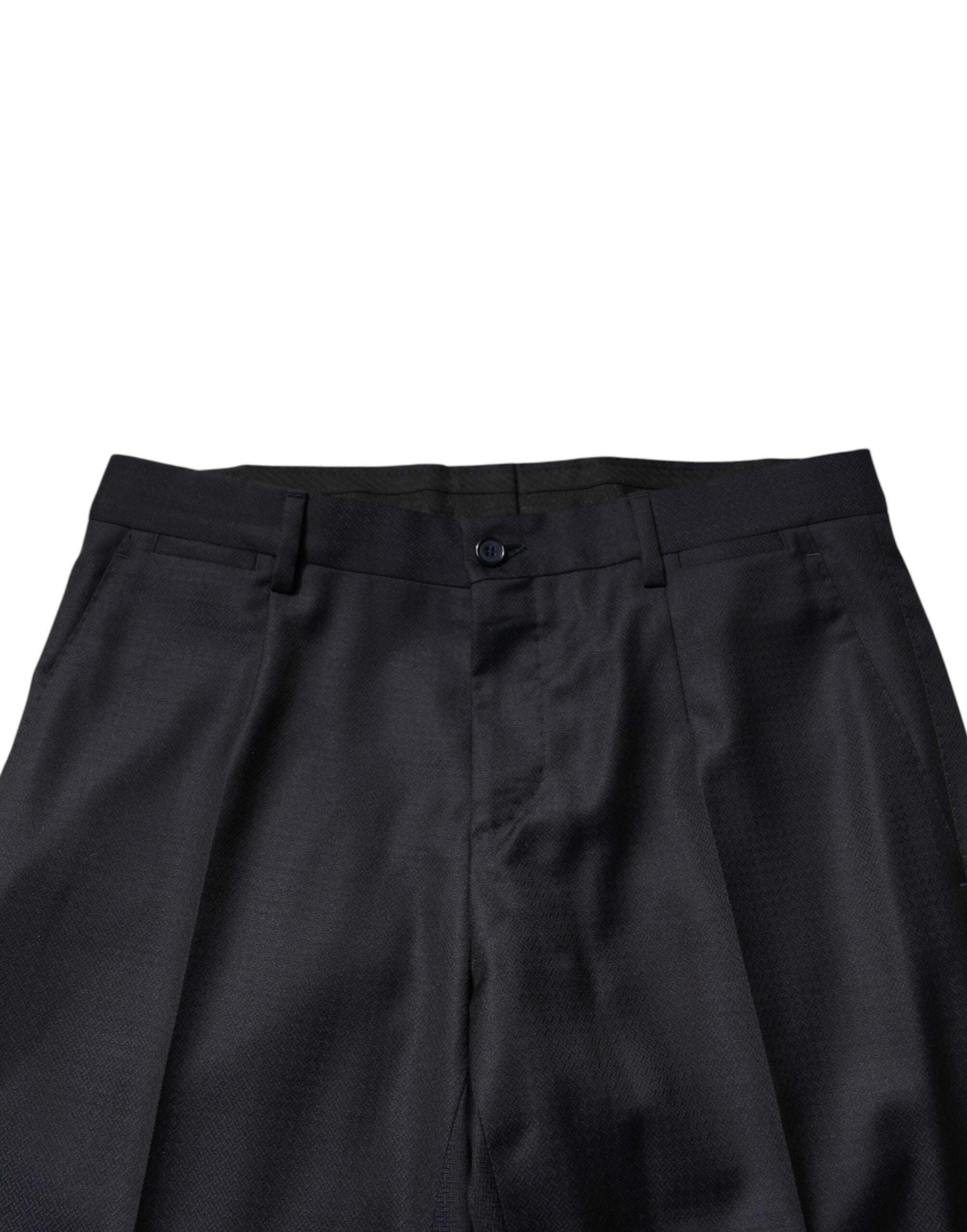 بدلة رجالية من دولتشي آند غابانا، مصنوعة من الصوف الأسود، بصف واحد من الأزرار، مكونة من قطعتين