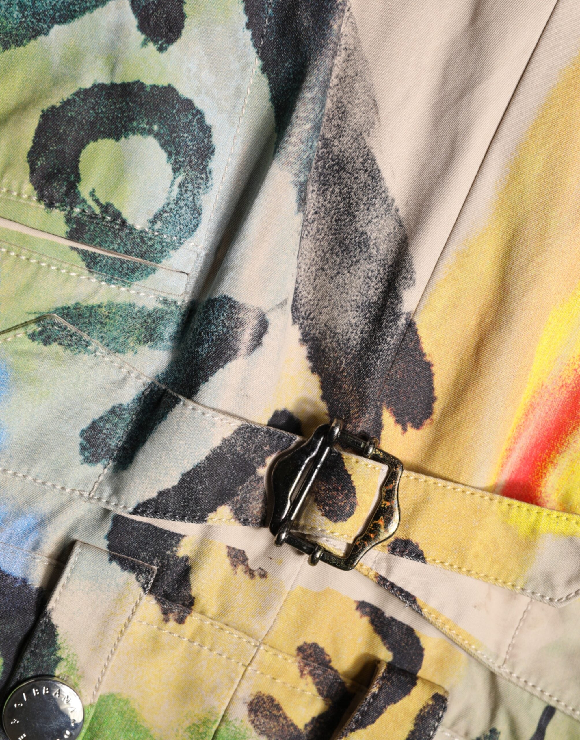 شورت برمودا عالي الخصر من دولتشي آند غابانا متعدد الألوان برسومات جرافيتي