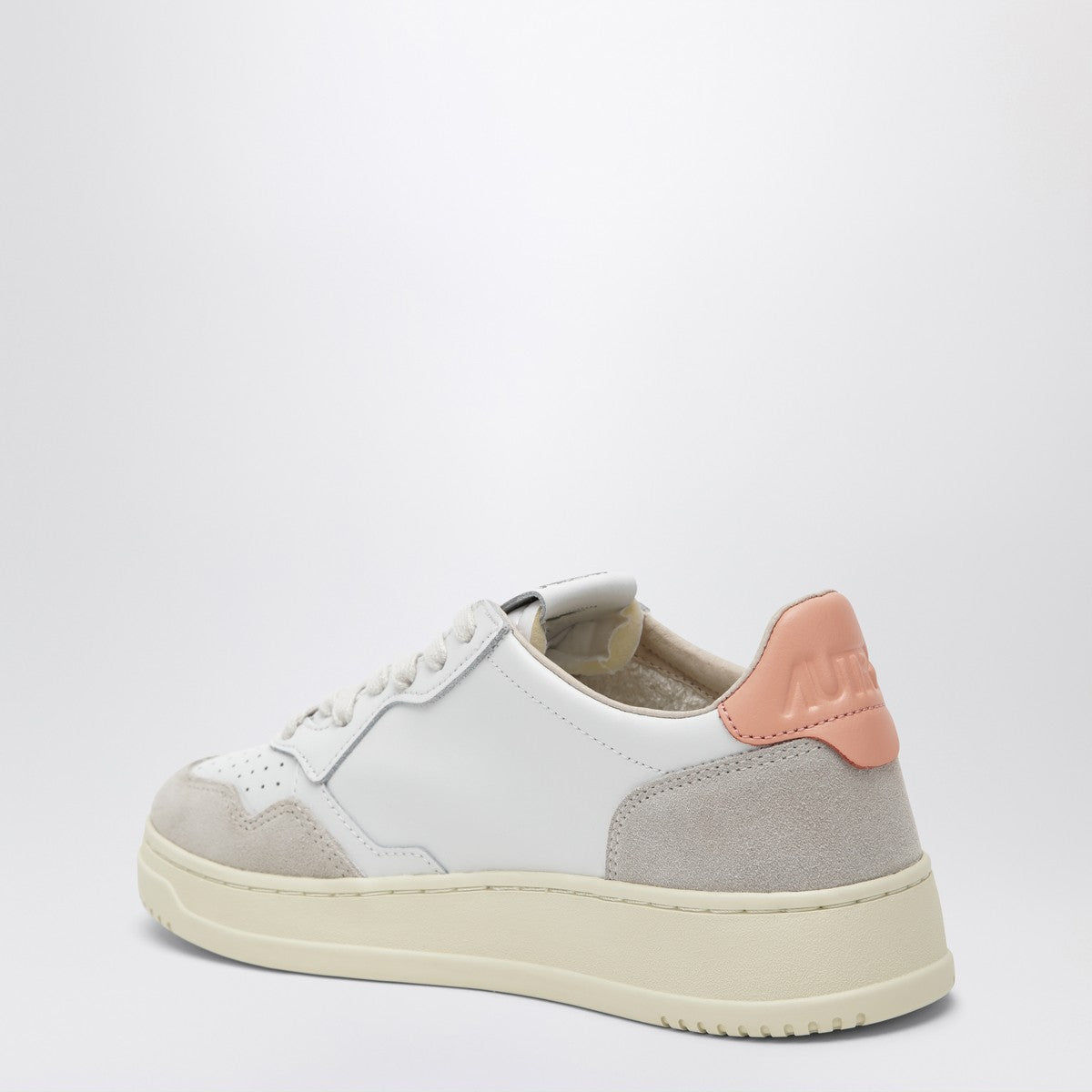 AUTRY Medalist Low sneakers in white/peach pink leather and suede