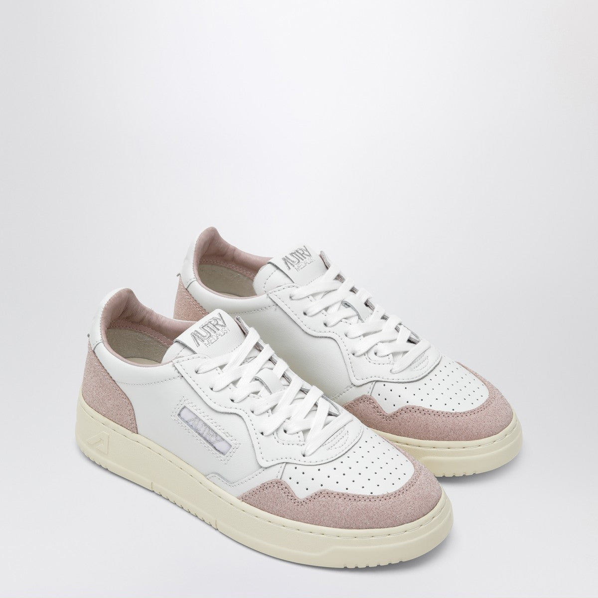 AUTRY Medalist Low sneakers in white leather and pink suede
