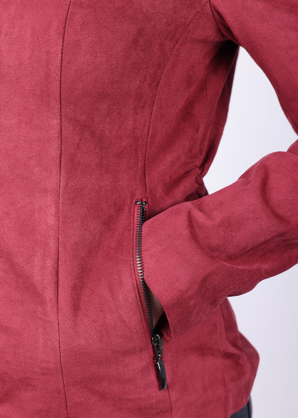 Close-up of suede fabric and zipper of Siste’s burgundy jacket