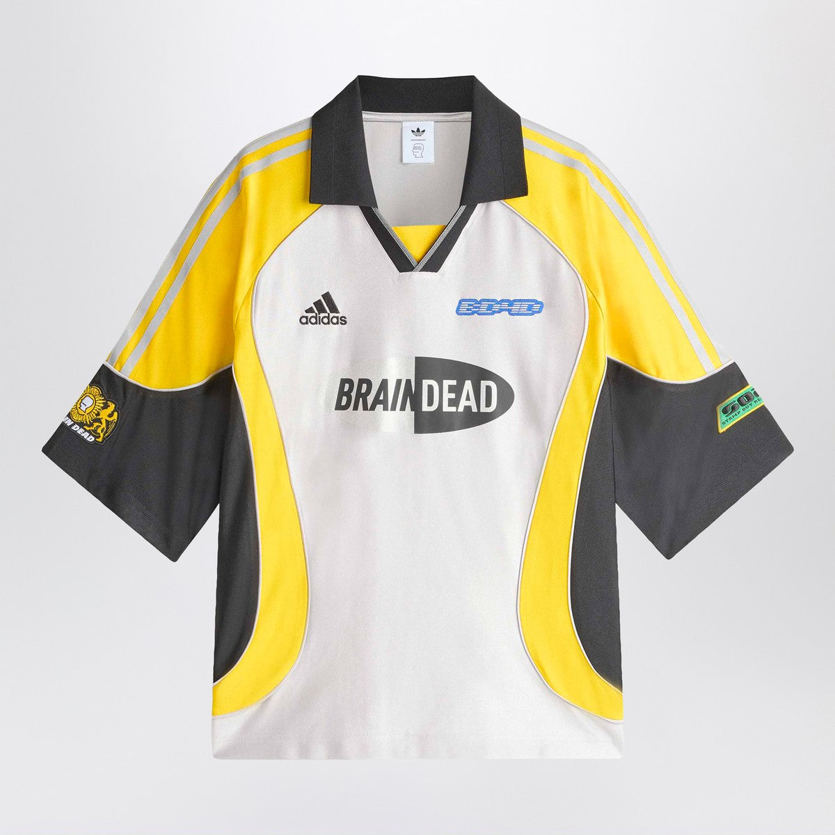 تيشيرت كرة قدم فضي معدني من أديداس بالتعاون مع برين ديد