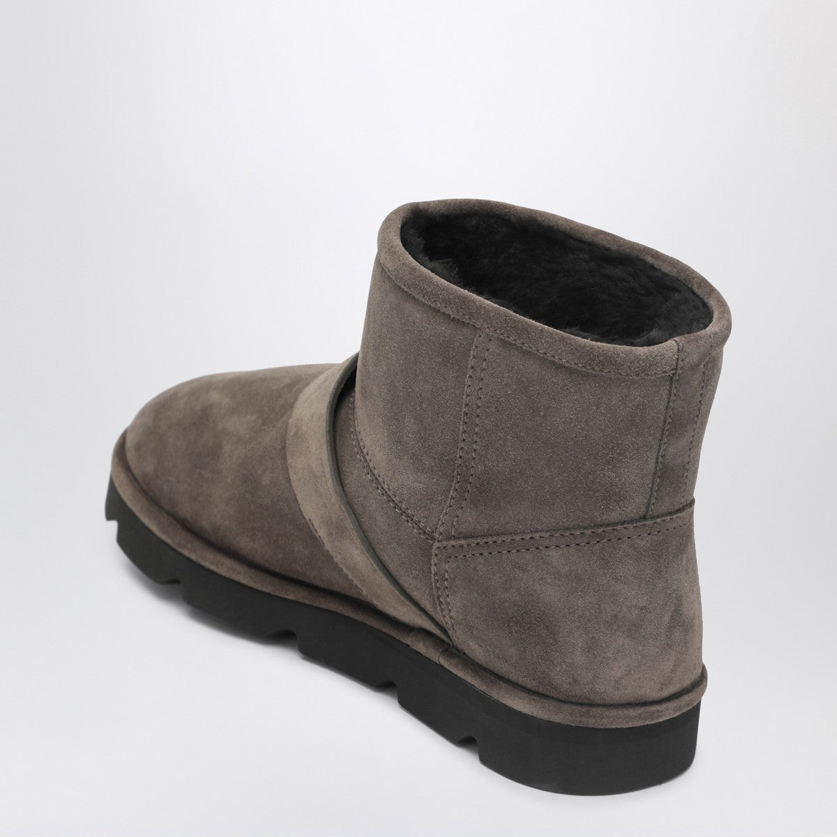 Brunello Cucinelli Brunello Cucinelli Boot in dove-colored suede