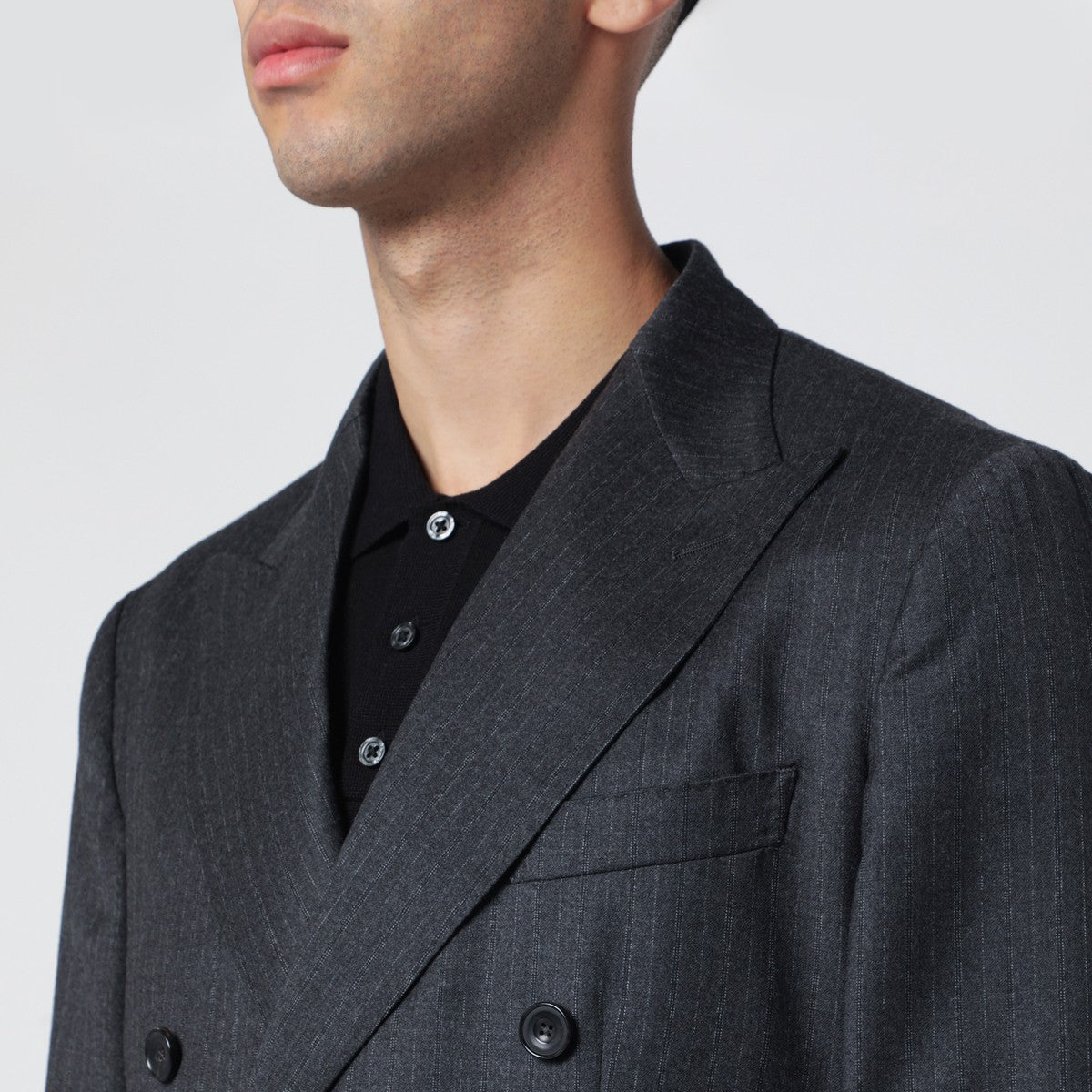 بدلة صوفية رمادية مخططة مزدوجة الصدر من سانتانييلو