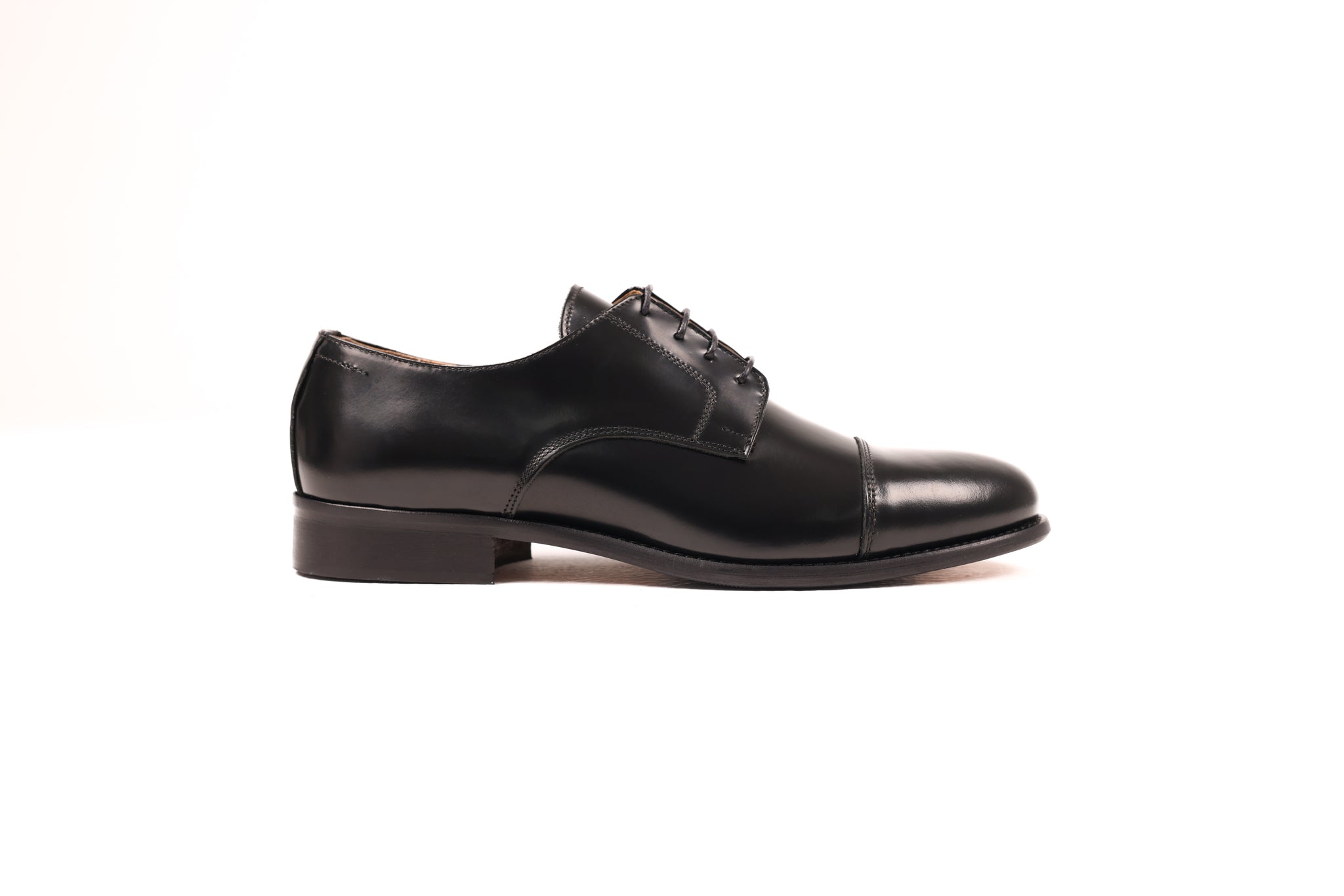 Side profile of Bardigiani black leather cap-toe Derby shoe