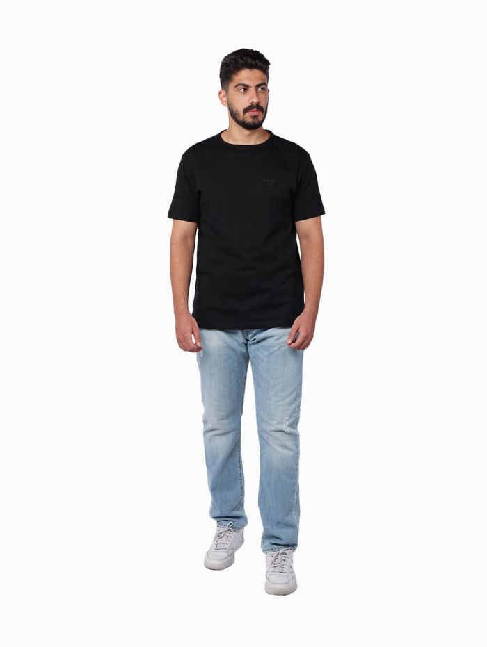 The PRINCE 9587 jeans by Reign Italia offer a stylish combination of classic fit and contemporary design. These light wash jeans feature a straight fit that ensures a comfortable and flattering silhouette. Distressed detailing and a shaded finish add a modern edge, making these jeans a perfect choice for casual, laid-back looks. Whether paired with a simple t-shirt or a casual button-down, the PRINCE 9587 jeans effortlessly elevate your everyday style.